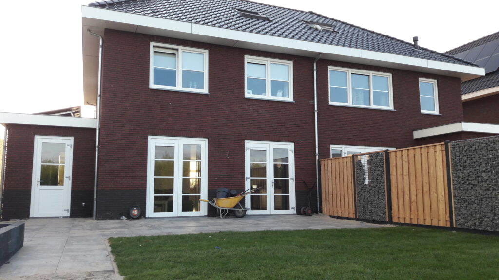 Nieuwbouw tuin aanleggen door tuinaanleg concurrent